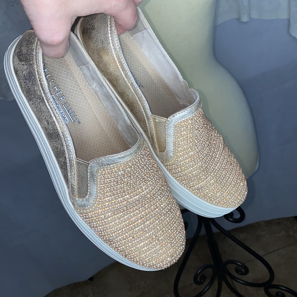 Sketchers Rose Gold Jeweled Street wear sz9